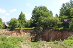 Карстовый провал с. Чудь: общий вид